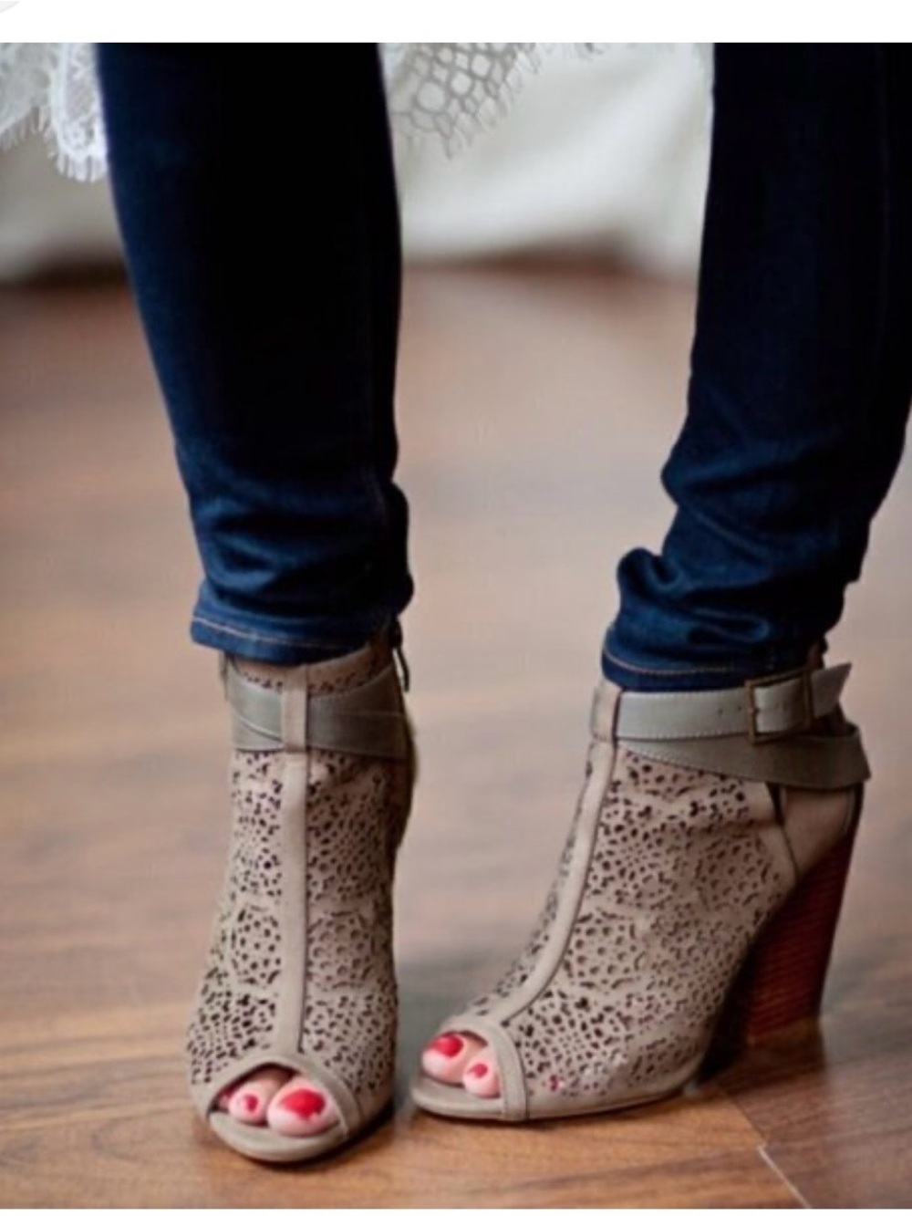 Vince Camuto Laser Cut Suede Woodblock Open Toe Ankle Boots sz 7.5